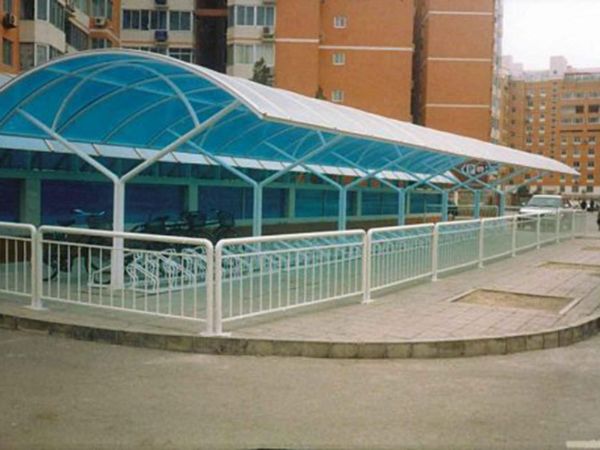 小區(qū)陽(yáng)光板車(chē)棚